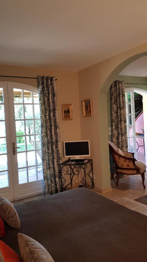 Pierres Blanches Bed and Breakfast Cotignac Εξωτερικό φωτογραφία